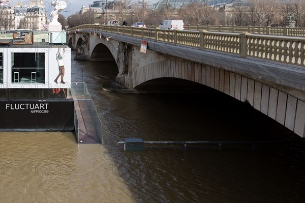 Paris, Fluctuart barge