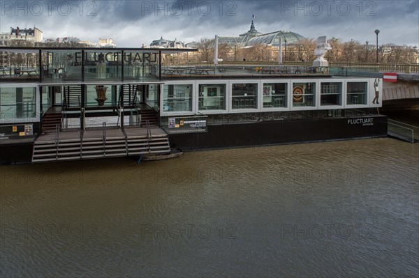 Paris, péniche Fluctuart