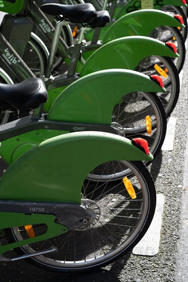 Paris, Vélib' sharing system station