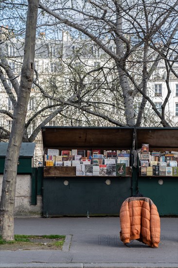 Paris, second hand seller