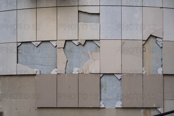 Paris, broken wallplates