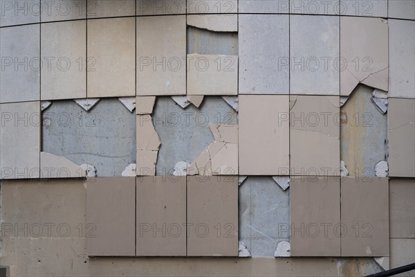 Paris, plaques murales cassées