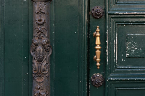 Paris, carriage door