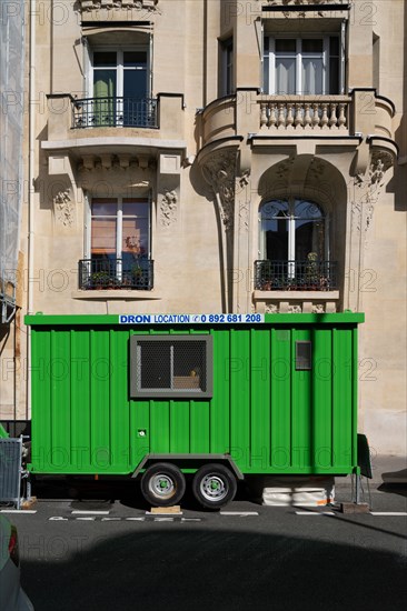 Paris, cabin on a building site