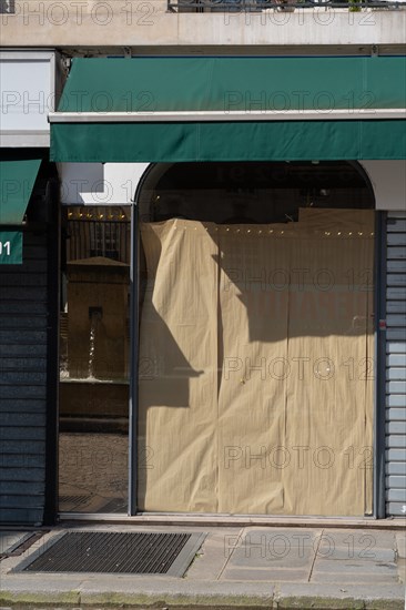 Paris, closed store