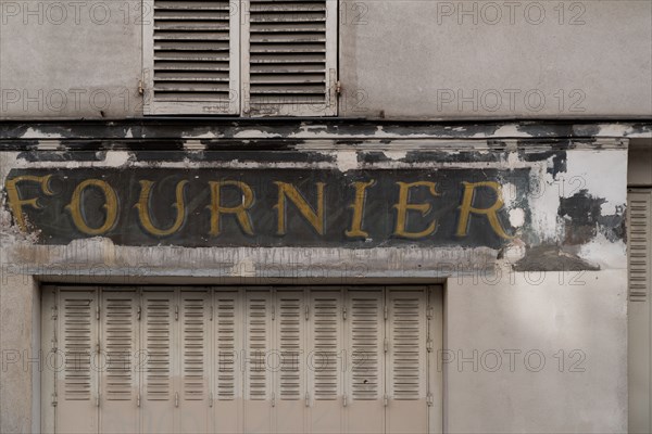 Paris, painted sign