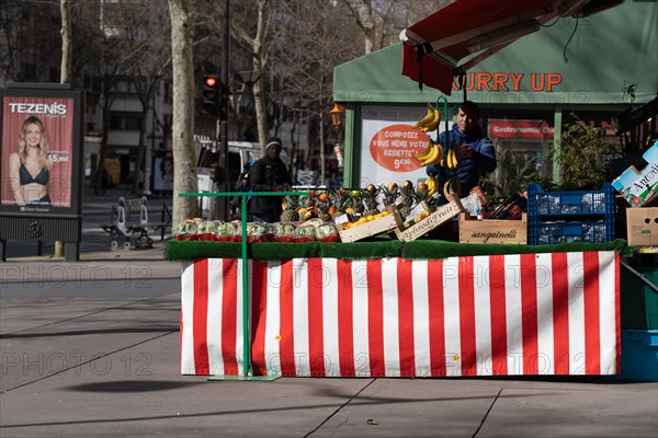 Paris, épicerie boulevard du Montparnasse