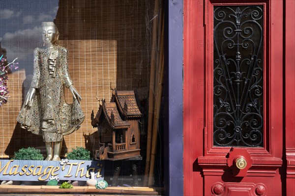 Paris, Thai massage salon