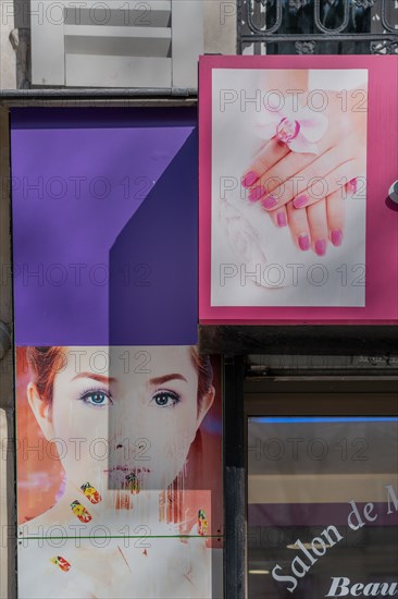 Paris, vitrine d’un salon de beauté