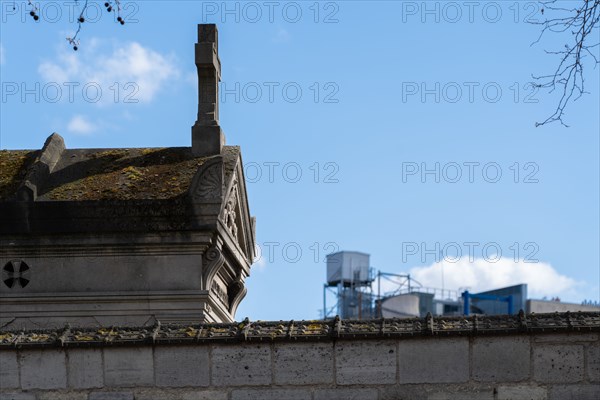 Paris, mur du cimetière du Montparnasse