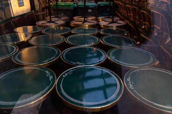 Paris, Café de Flore fermé pour cause d’épidémie de coronavirus