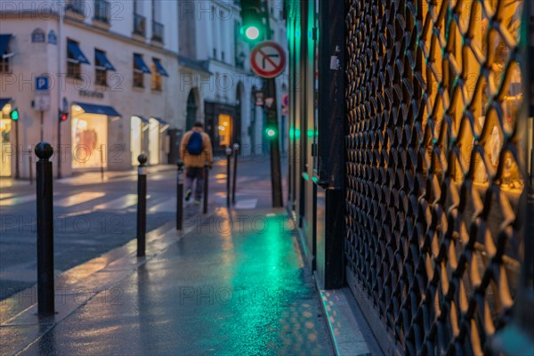 Paris, magasin fermé pour cause d’épidémie de coronavirus