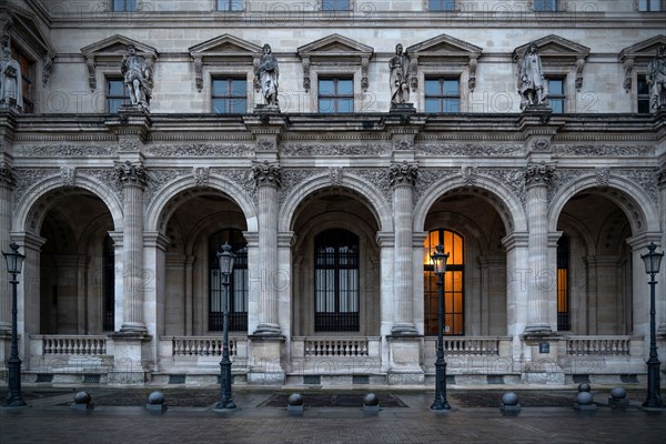 Paris, musée du Louvre closed to prevent spread of coronavirus