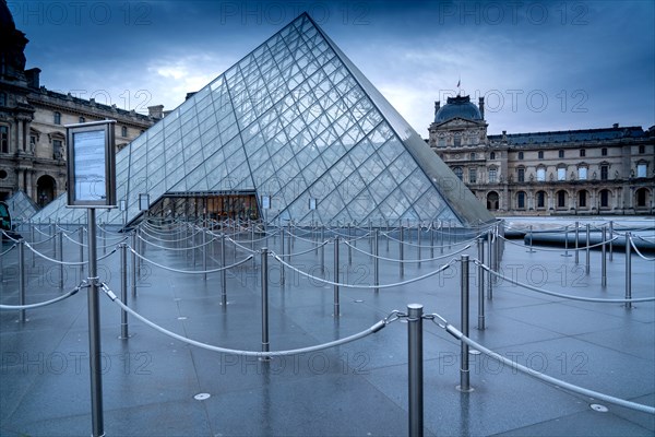 Paris, musée du Louvre fermé pour cause d’épidémie de coronavirus