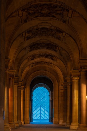 Paris, musée du Louvre fermé pour cause d’épidémie de coronavirus