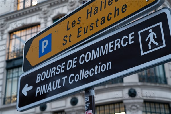 Paris, panneau de signalisation