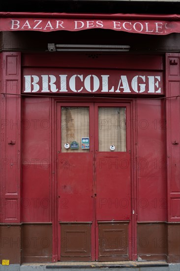 Paris, magasin fermé pour cause d’épidémie de coronavirus