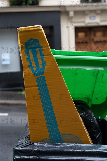 Paris, dustbin