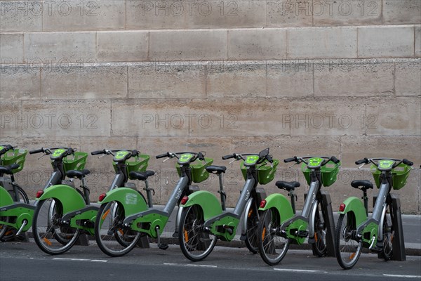 Paris, Vélib' sharing system station