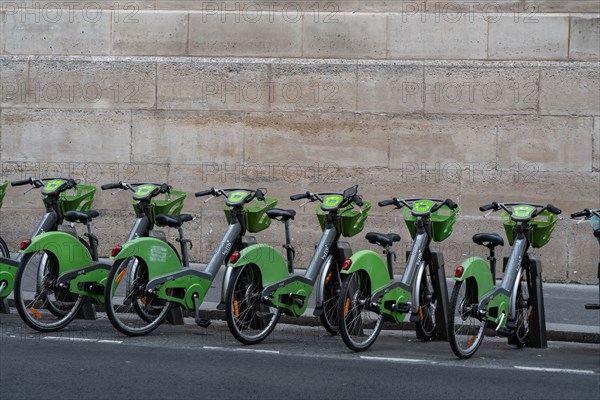 Paris, Vélib' sharing system station