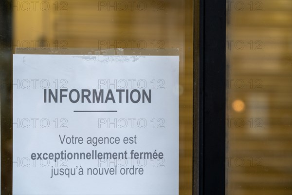 Paris, magasin fermé pour cause d’épidémie de coronavirus