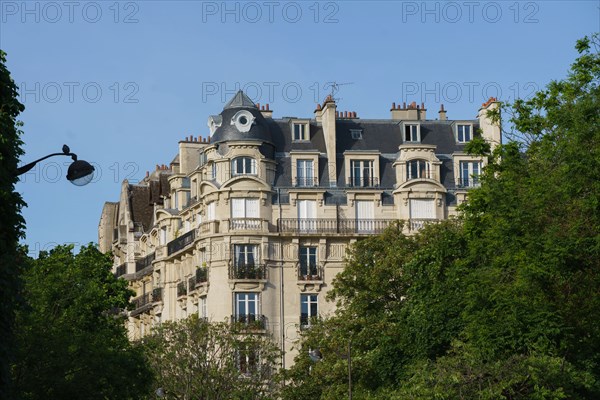 Paris starts re-opening from lockdown, May 2020