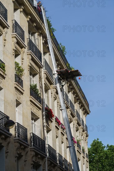 Paris starts re-opening from lockdown, May 2020