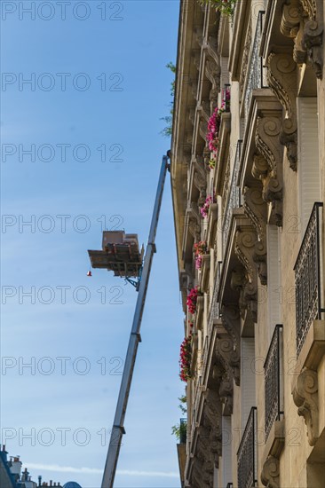 Paris starts re-opening from lockdown, May 2020