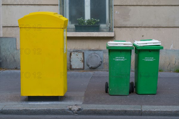 Paris starts re-opening from lockdown, May 2020