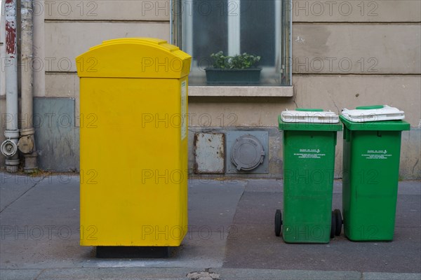 Paris starts re-opening from lockdown, May 2020