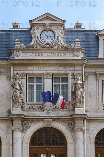 Paris starts re-opening from lockdown, May 2020