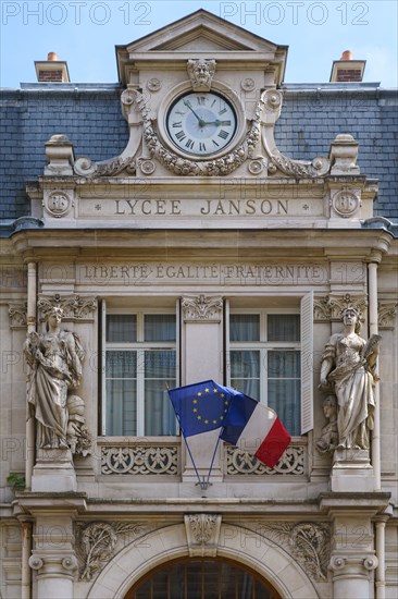 Paris starts re-opening from lockdown, May 2020