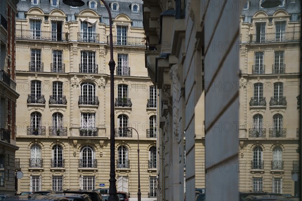 Paris starts re-opening from lockdown, May 2020