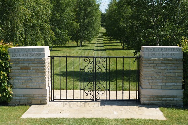 Banneville la Campagne, military cemetery