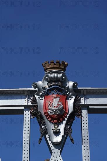 Coat of arms and motto of Paris, Fluctuat nec Mergitur