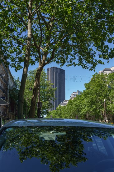 Paris, avenue du Maine