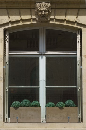 Paris, fenêtre d’un immeuble
