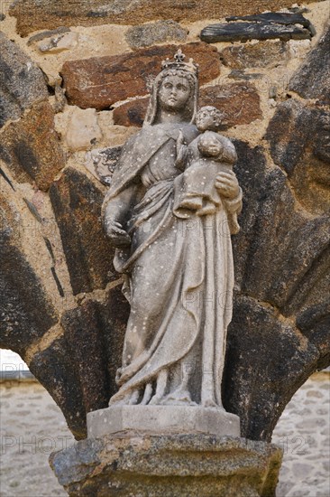 Vierge à l'Enfant, abbaye de la Pointe Saint-Mathieu, Finistère nord