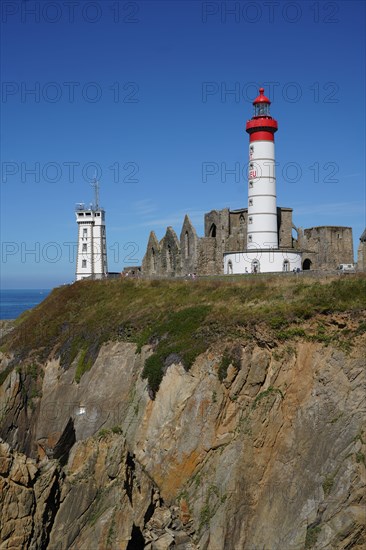 Abbaye et phare de la pointe Saint-Mathieu, Finistère nord