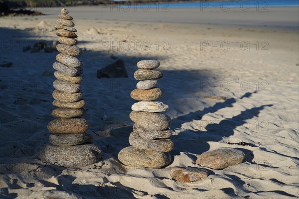 Empilement de galets, Pointe de Kermorvan, Finistère nord