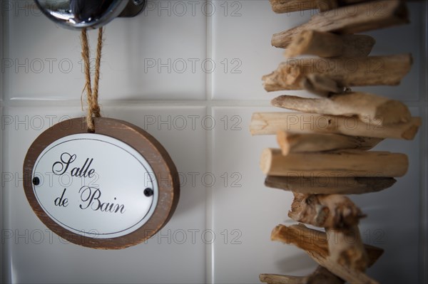 Bathroom plaque and floated wood garland