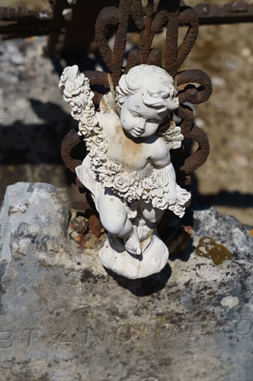 Montfort l'Amaury Cemetery, Yvelines