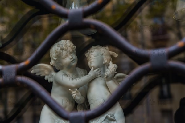 Paris, vitrine de brocante