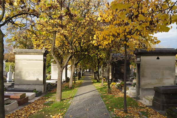 Paris, cimetière du Montparnasse à la Toussaint