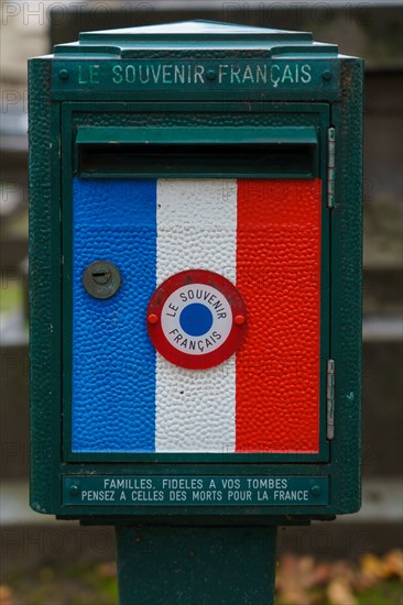 Paris, cimetière du Montparnasse à la Toussaint