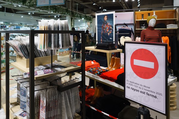 Paris, Monoprix, rayon non essentiel interdit par souci d'équité avec les petits commerces fermés