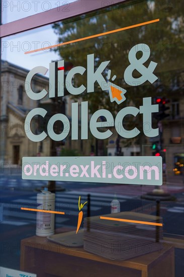 Paris, restaurant pratiquant le "click & collect" pendant le confinement ordonné pour cause de pandémie Covid-19