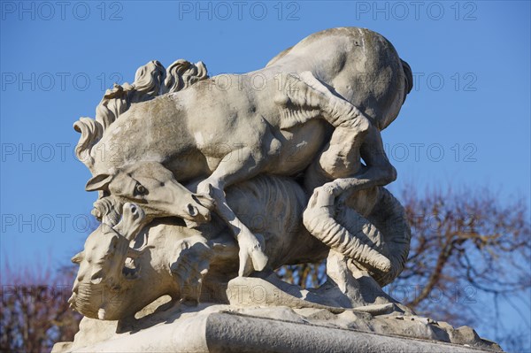 Château de Sceaux (Hauts-de-Seine), La licorne combattant le dragon