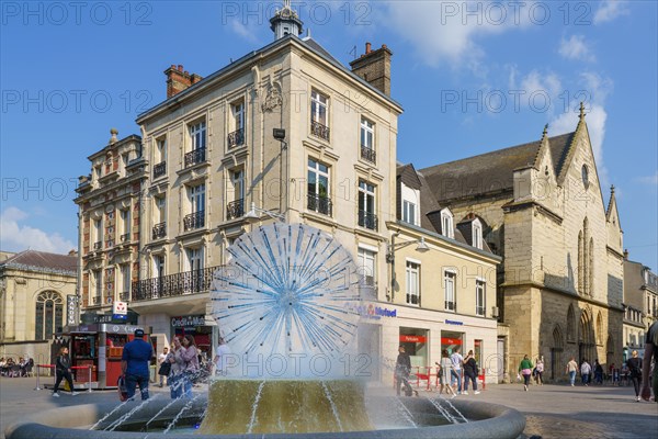 The Fontaine de la Solidarité in Reims