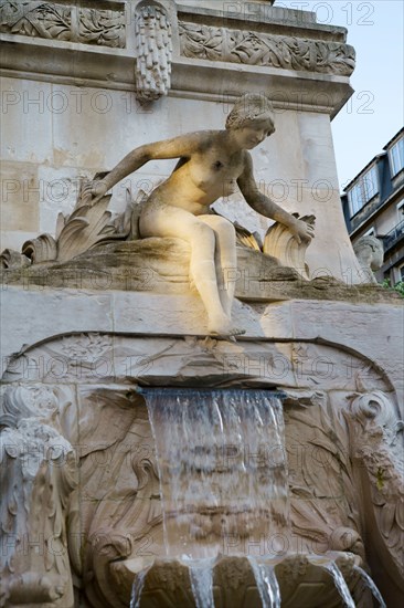 Subé fountain in Reims